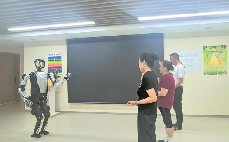 养老院里来了一群“科技伙伴”